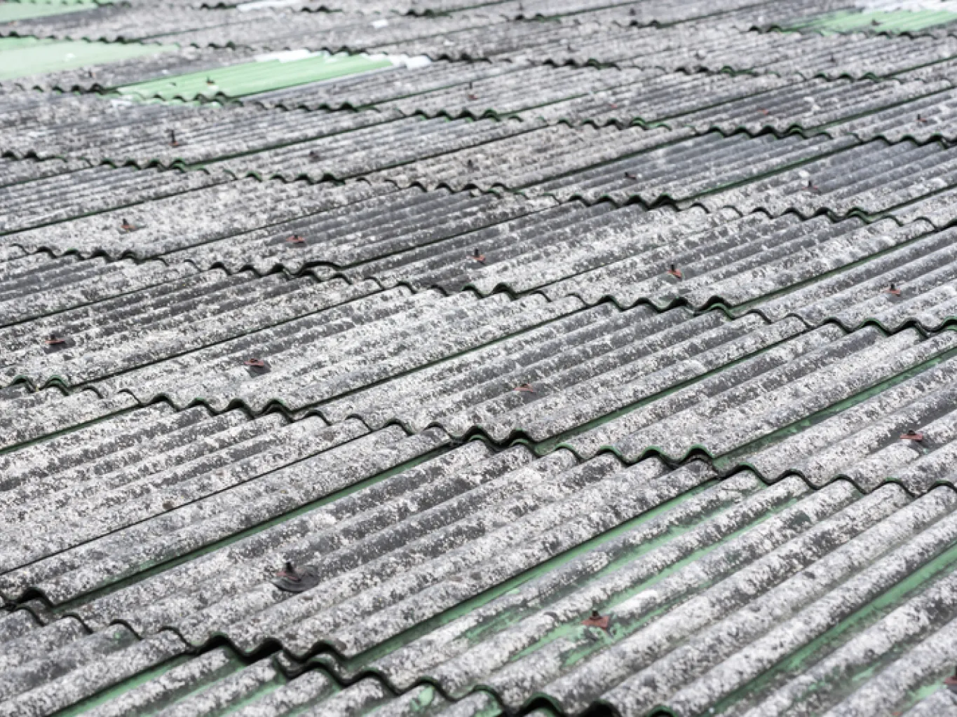 sostituzione-amianto-con-fotovoltaico-vantaggi-e-procedure